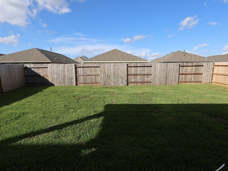 Exterior details and patio area of a home in Miller's Pond, Rosenberg (Image 26).
