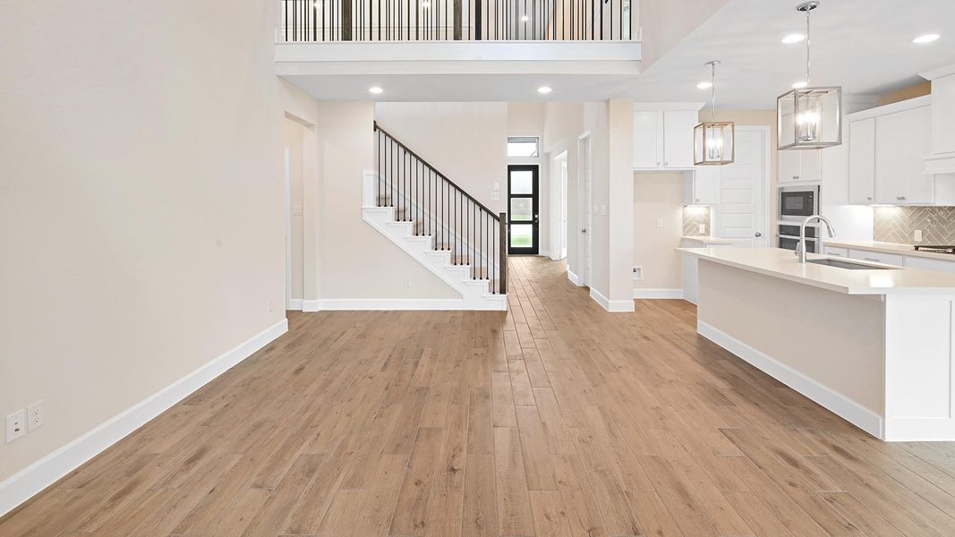 Spacious, unfurnished interior of a new home in 6 Creeks 50', Kyle (Image 16).