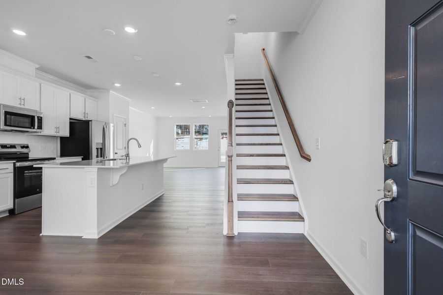 SUN_ElmGrove_Pic_Jackson_QMI_17_Foyer_1o