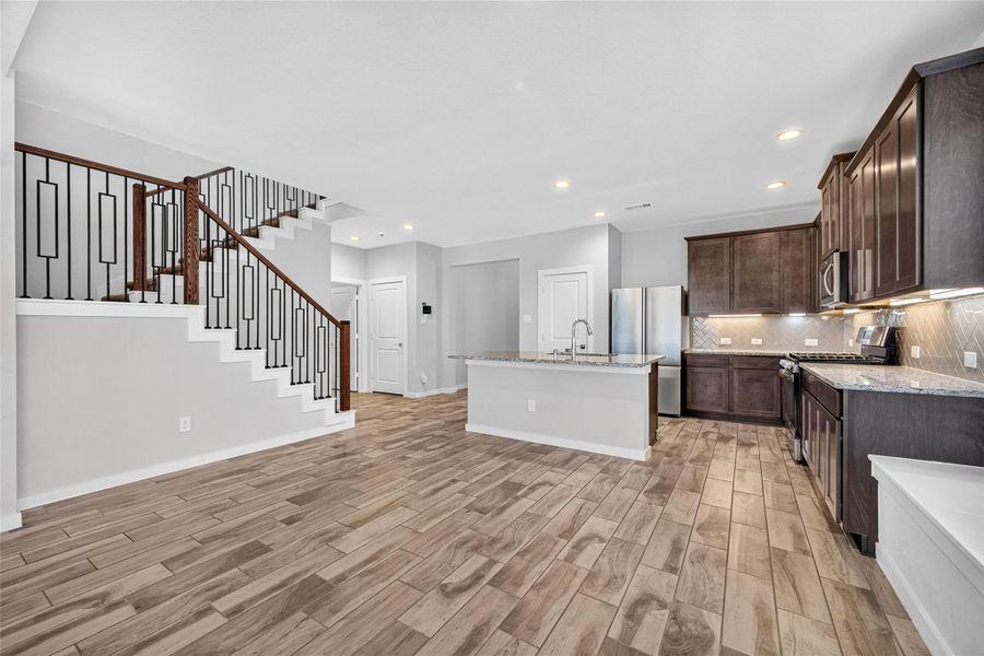 Furnished interior view inside a new home in , Mont Belvieu (Image 19).