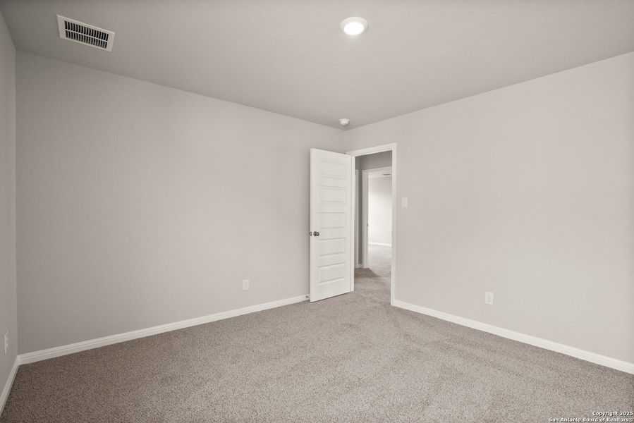 Spacious, unfurnished interior of a new home in Cinco Lakes, San Antonio (Image 18).