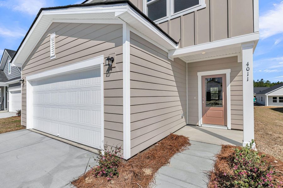 Exterior details and patio area of a home in , Ravenel (Image 4).