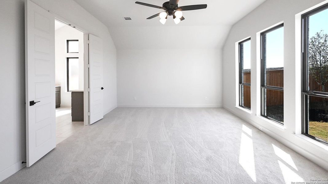 Spacious, unfurnished interior of a new home in Mayfair 50', New Braunfels (Image 11).