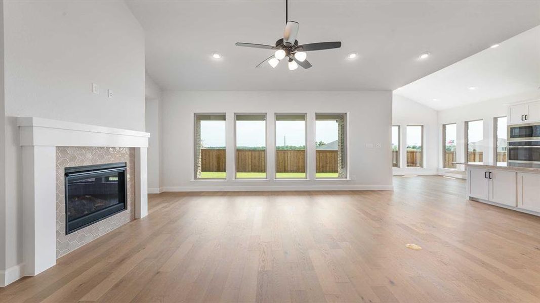 Spacious, unfurnished interior of a new home in Terraces 72', Rockwall (Image 11). Spacious, unfurnished interior of a new home in Terraces 72', Rockwall (Image 11).