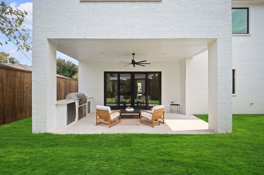 Exterior details and patio area of a home in , Dallas (Image 3).