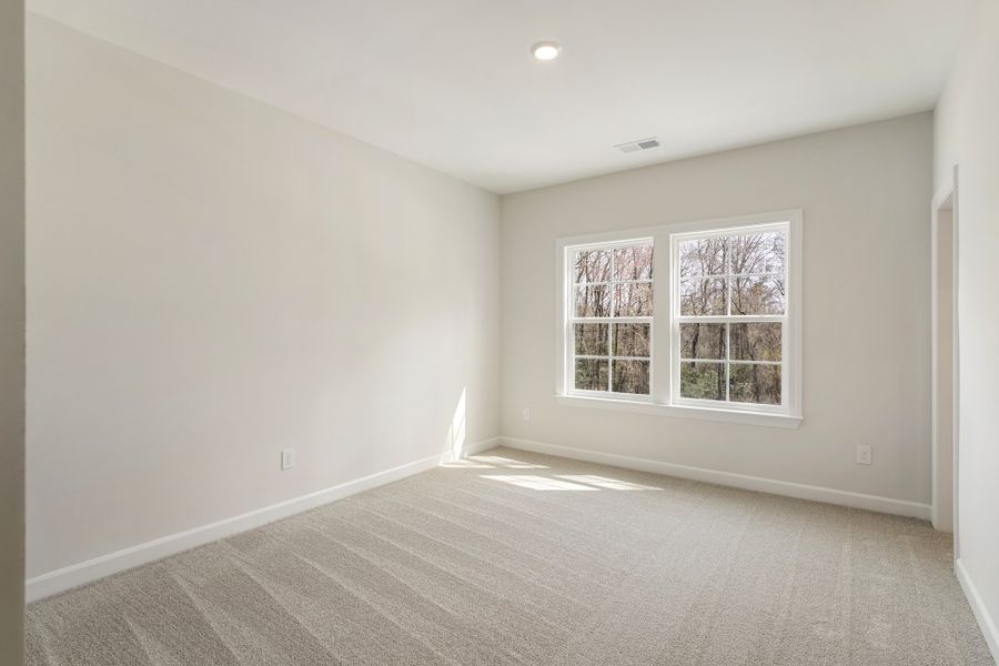 Spacious, unfurnished interior of a new home in Landing at Pine Lake, Anderson (Image 32).