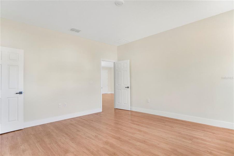 Spacious, unfurnished interior of a new home in , Ocala (Image 17).