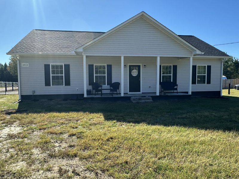 Exterior details and patio area of a home in , Holly Hill (Image 2).