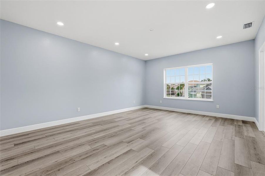 Spacious, unfurnished interior of a new home in , Tarpon Springs (Image 34).