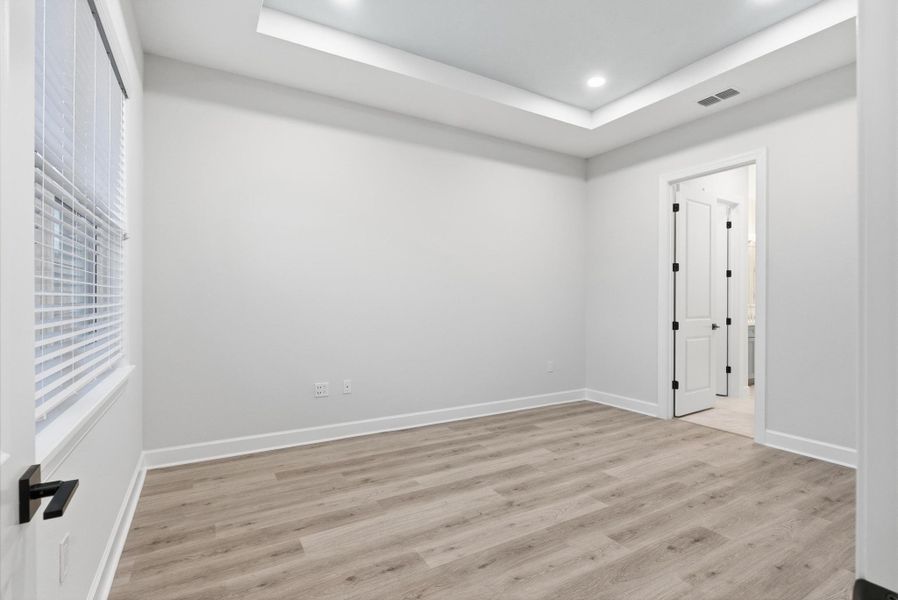 Spacious, unfurnished interior of a new home in Beachview Cove, Ormond Beach (Image 40).