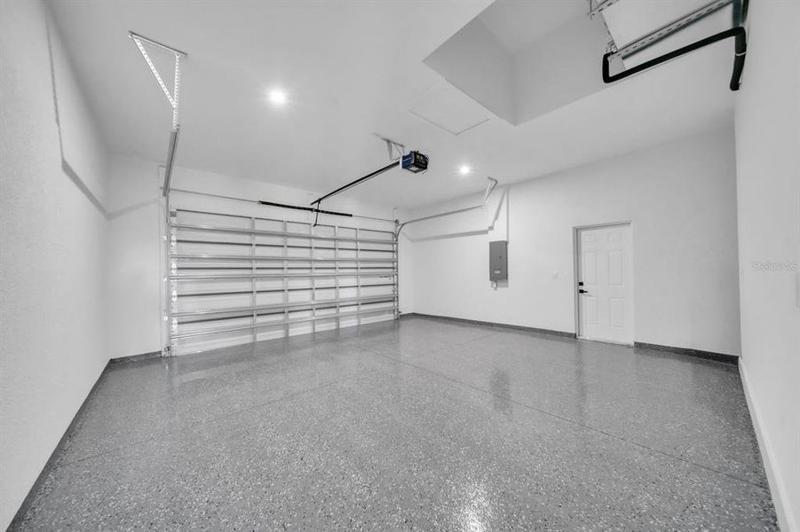 Spacious, unfurnished interior of a new home in , Lehigh Acres (Image 14).