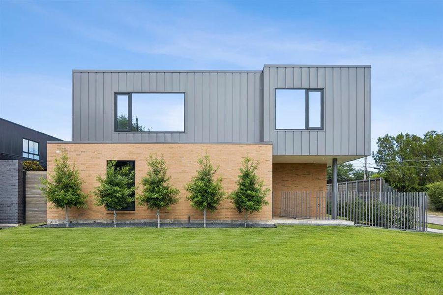 Front exterior of a new home in , Dallas, TX, highlighting curb appeal (Image 22). Front exterior of a new home in , Dallas, TX, highlighting curb appeal (Image 22).
