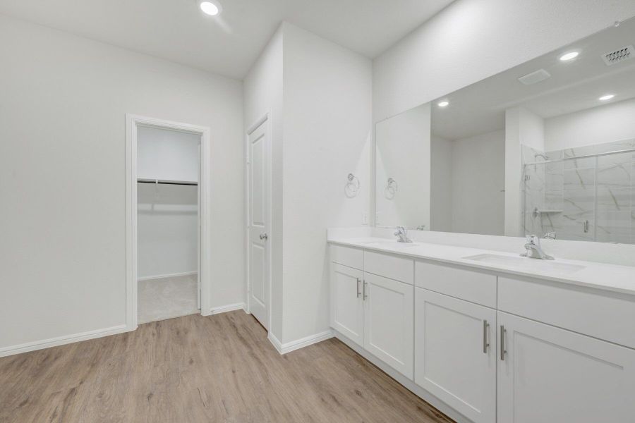 Owner's Bathroom Owner's Bathroom
