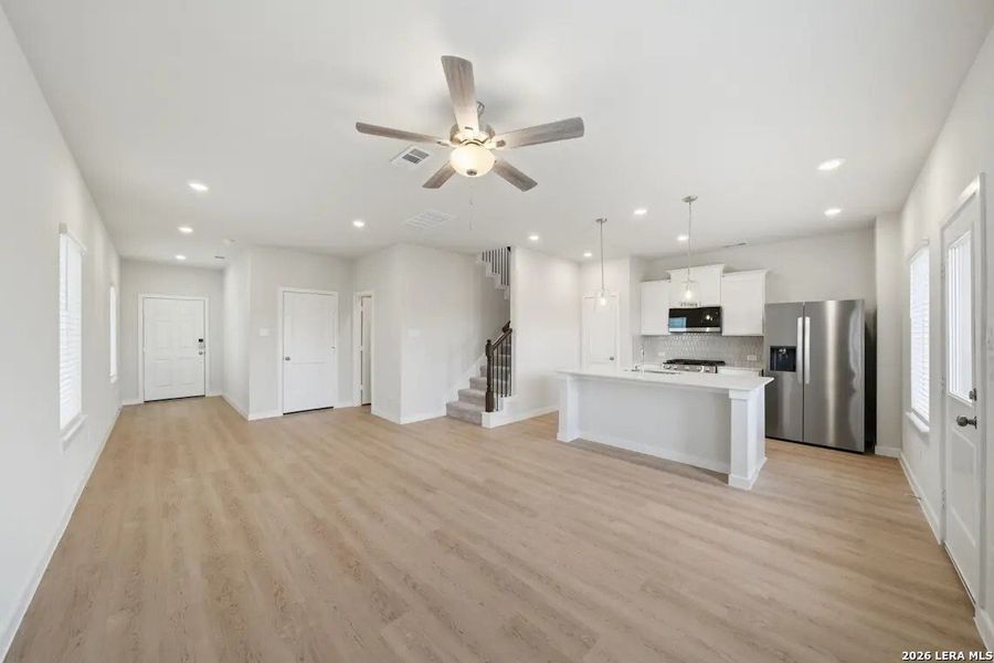 Spacious, unfurnished interior of a new home in Rosemont Hill, San Antonio (Image 12).
