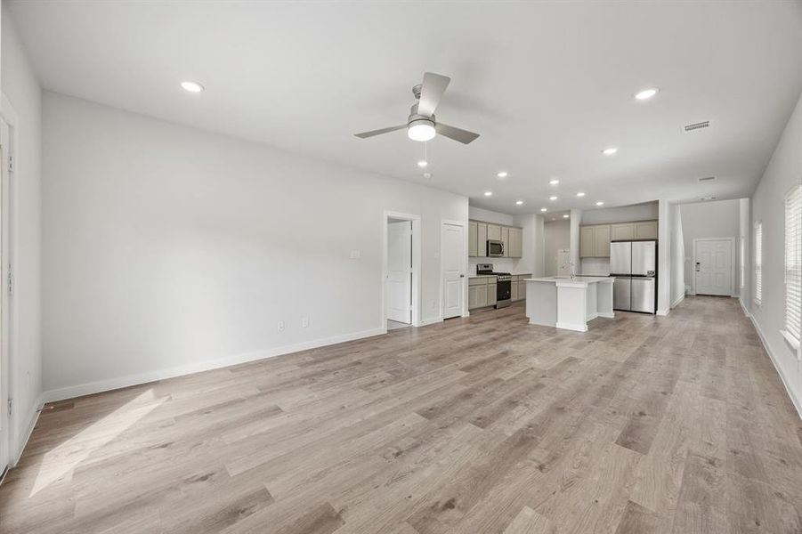 Spacious, unfurnished interior of a new home in Ambergrove, Royse City (Image 19). Spacious, unfurnished interior of a new home in Ambergrove, Royse City (Image 19).