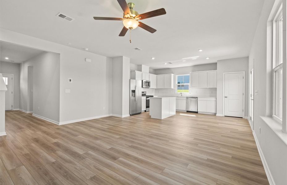 Spacious, unfurnished interior of a new home in Crestview, Spartanburg (Image 21). Spacious, unfurnished interior of a new home in Crestview, Spartanburg (Image 21).