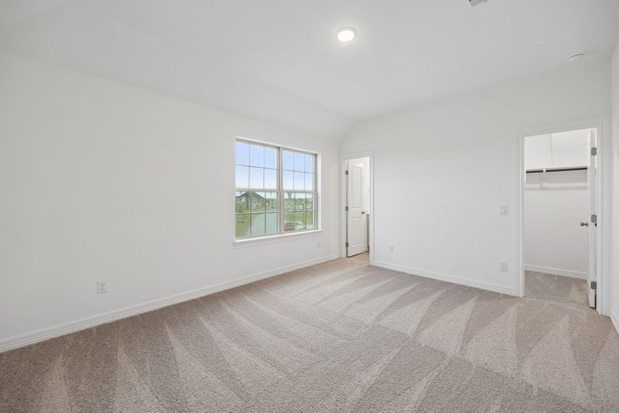 Spacious, unfurnished interior of a new home in Lago Mar, Texas City (Image 19).