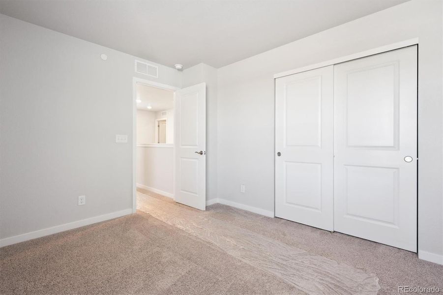 Spacious, unfurnished interior of a new home in Legato, Commerce City (Image 22).