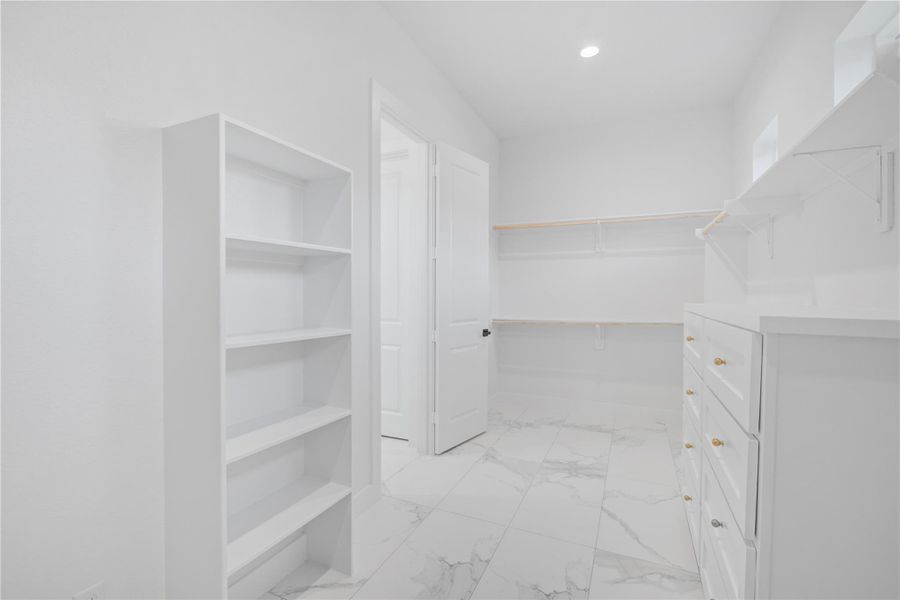 Spacious, unfurnished interior of a new home in , Houston (Image 41).