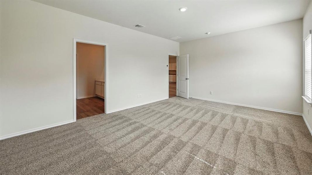 Spacious, unfurnished interior of a new home in Frontier Pointe, Princeton (Image 18).