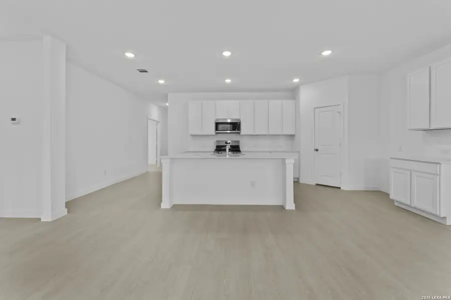 Spacious, unfurnished interior of a new home in Brookmill, San Antonio (Image 16).