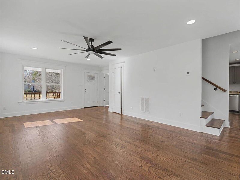 17-Dining Area 17-Dining Area