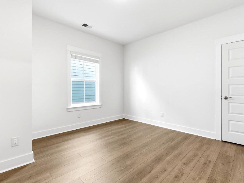 Spacious, unfurnished interior of a new home in The Coves at Lakes of Cane Bay, Summerville (Image 21).