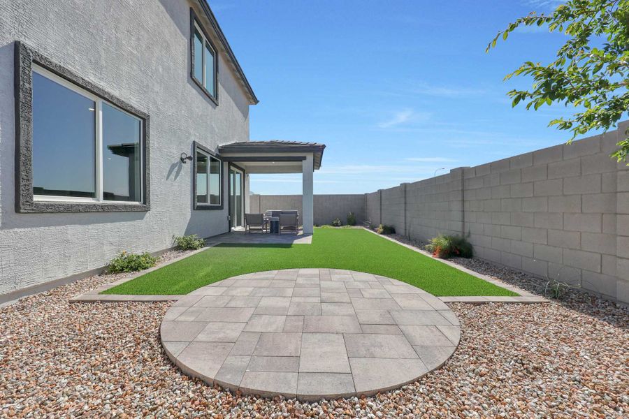 A courtyard with a fountain in it.