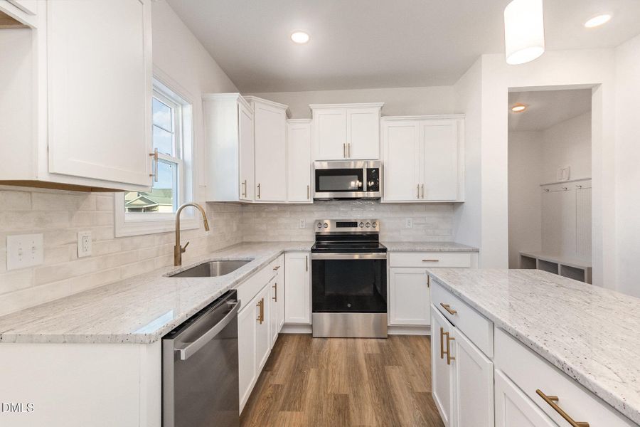 011_kv0a2612-edit_809