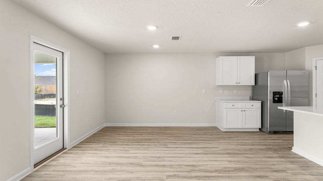 Spacious, unfurnished interior of a new home in Park Place, Panama City (Image 27).
