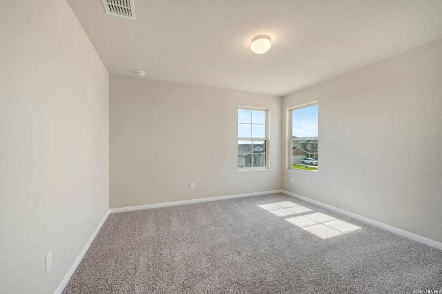 Spacious, unfurnished interior of a new home in Mesquite Ridge, San Antonio (Image 17).