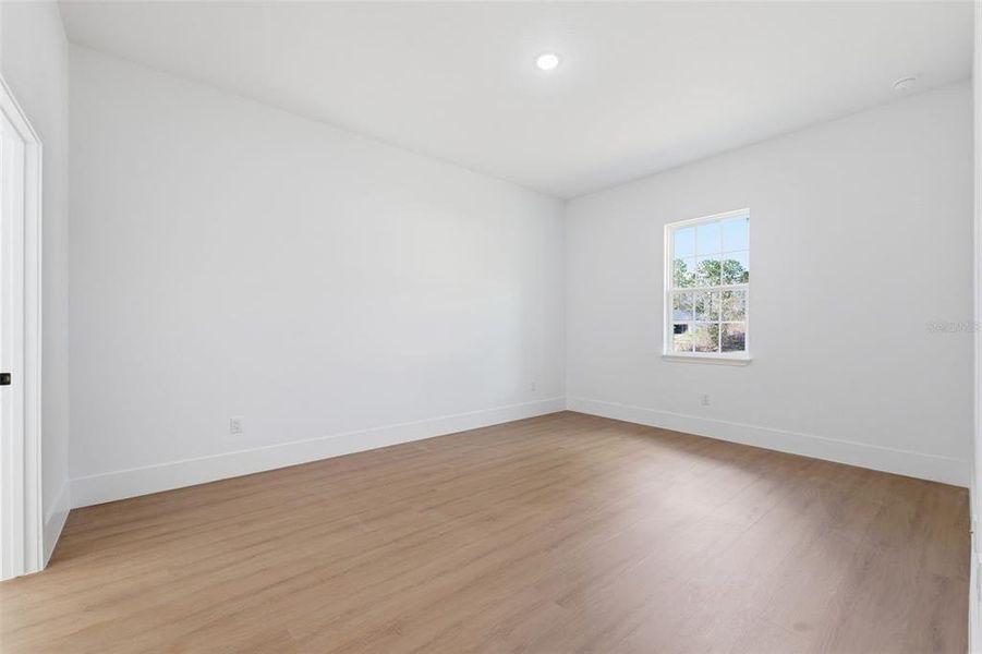 Spacious, unfurnished interior of a new home in , Citrus Springs (Image 22).