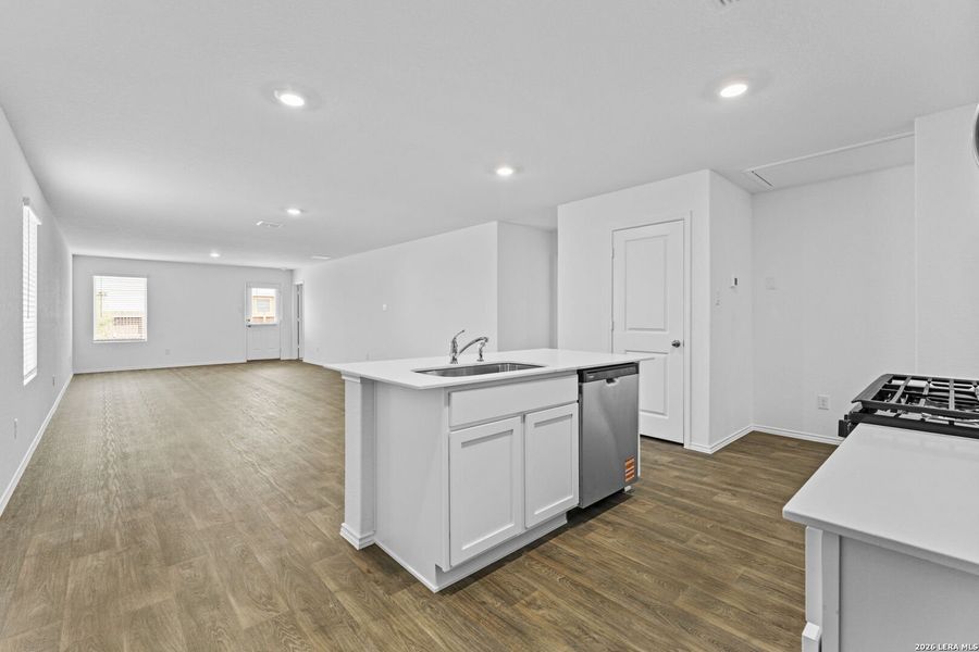 Furnished interior view inside a new home in Avenida, Converse (Image 7).