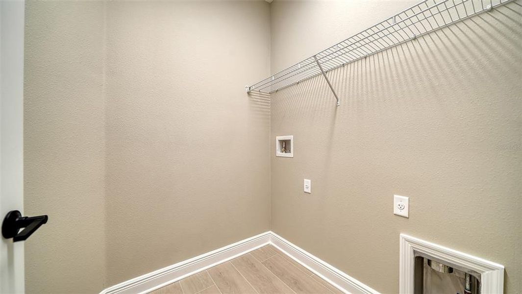 Spacious, unfurnished interior of a new home in Windward, Lakewood Ranch (Image 35).
