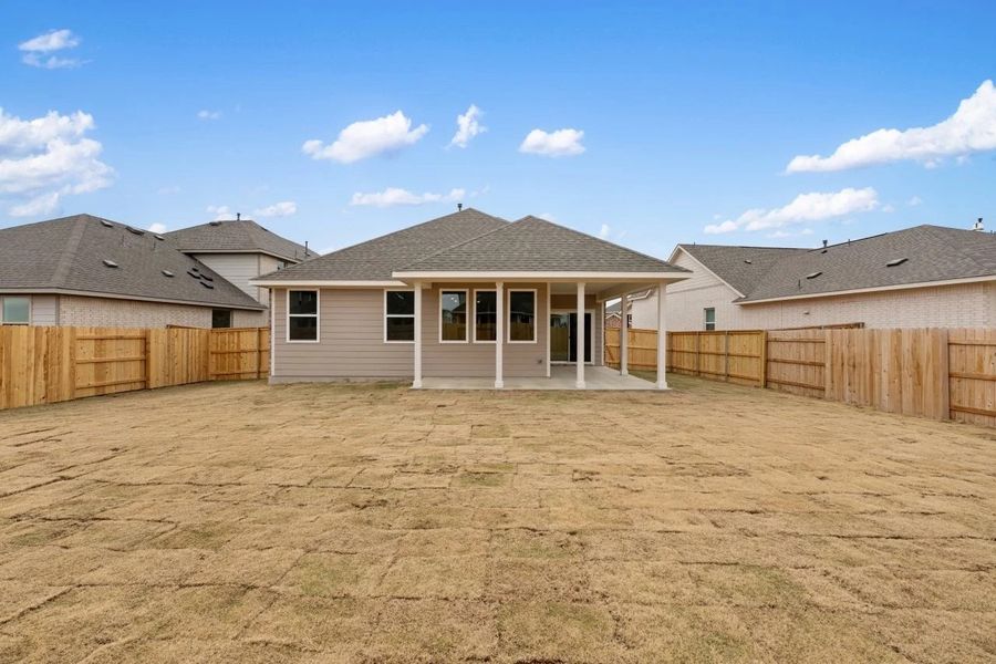 Exterior details and patio area of a home in Berry Creek Highlands, Georgetown (Image 30).
