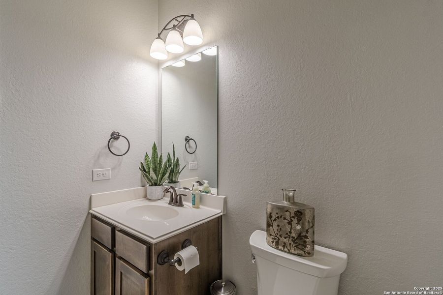 Furnished interior view inside a new home in Hiddenbrooke, Seguin (Image 14).