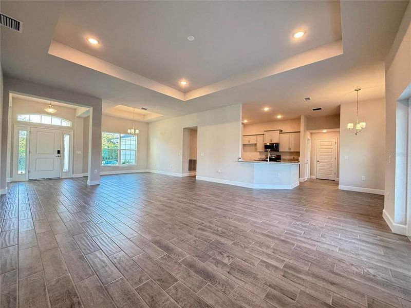 Spacious, unfurnished interior of a new home in , Port Charlotte (Image 14).