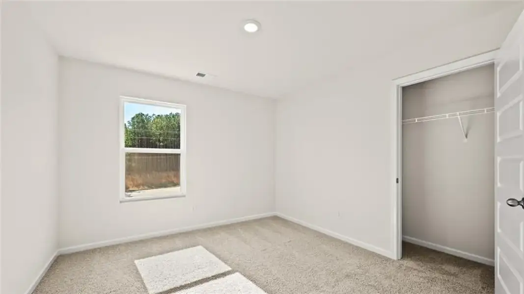Spacious, unfurnished interior of a new home in Poplar Preserve, Newnan (Image 12).