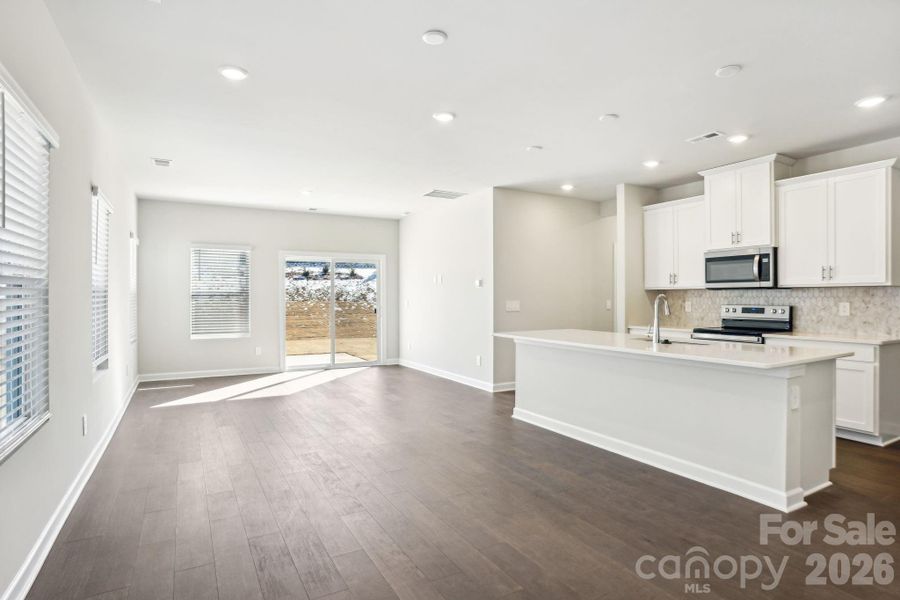 Photo is not of the actual home, but is an inspirational photo of builder’s model home and may depict options, furnishings, and/or decorator features that are not included Photo is not of the actual home, but is an inspirational photo of builder’s model home and may depict options, furnishings, and/or decorator features that are not included