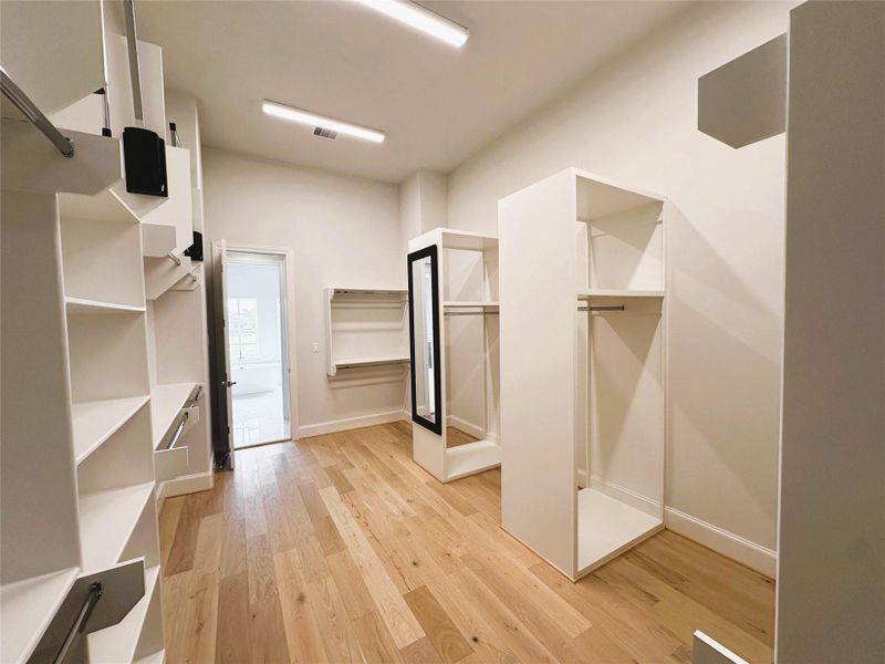 Looking for a Closet that can Fit all your Clothes? Challenge Accepted! Words Can't Describe How Big this closet is Looking for a Closet that can Fit all your Clothes? Challenge Accepted! Words Can't Describe How Big this closet is