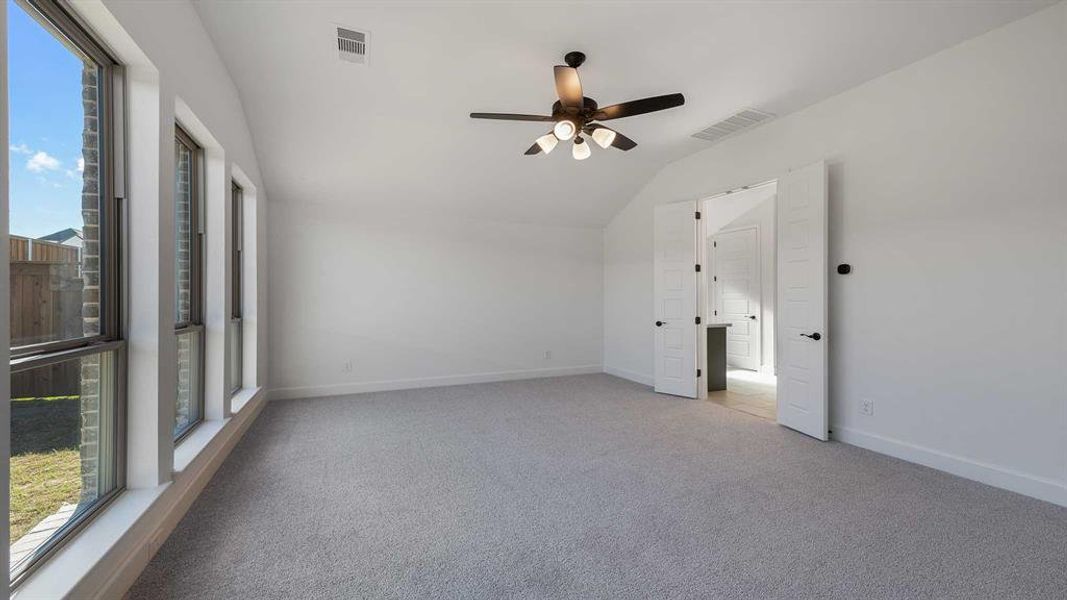 Spacious, unfurnished interior of a new home in Terraces, Rockwall (Image 20).