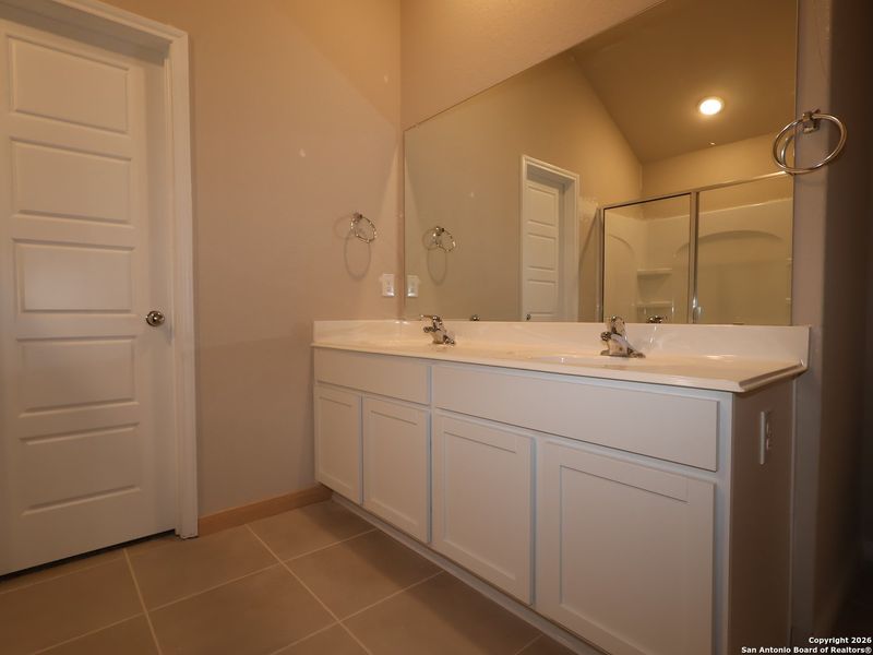 Furnished interior view inside a new home in Hunters Ranch, San Antonio (Image 8).