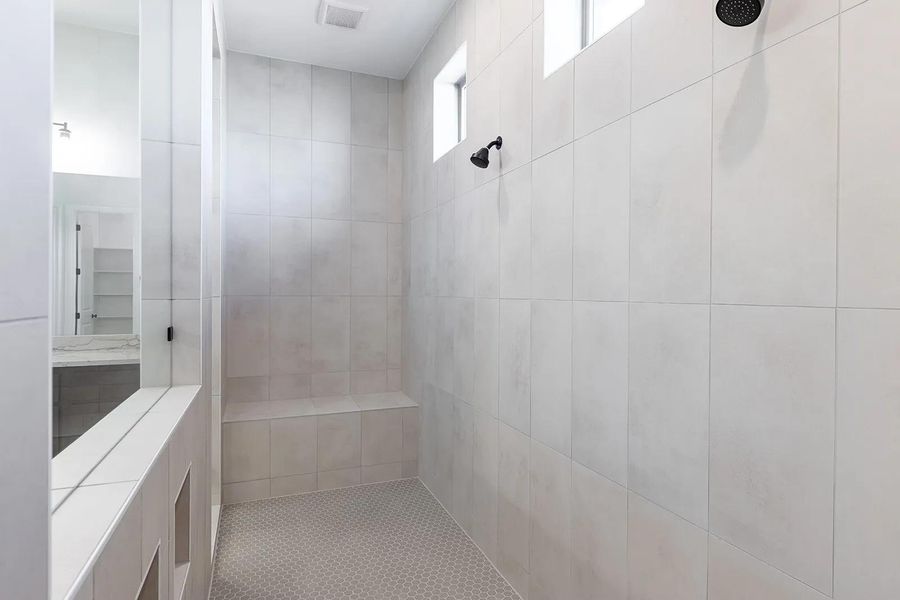 Dakota B Primary bath