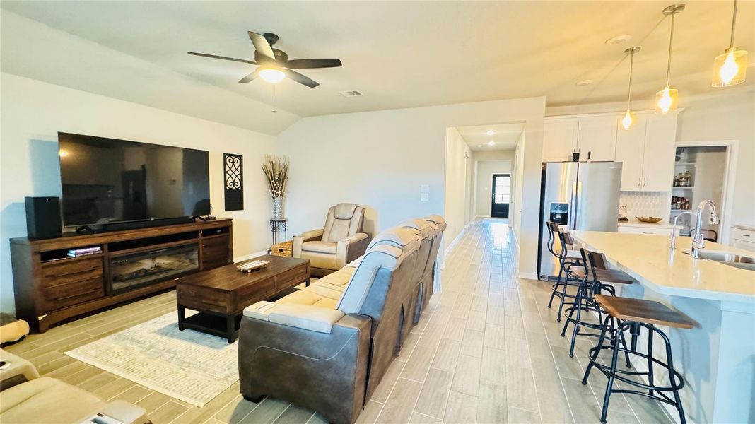 Furnished interior view inside a new home in Southwinds, Baytown (Image 34). Furnished interior view inside a new home in Southwinds, Baytown (Image 34).