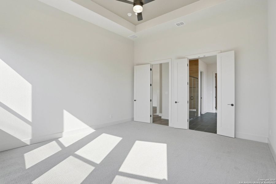 Spacious, unfurnished interior of a new home in Kinder Ranch 70's, San Antonio (Image 39).