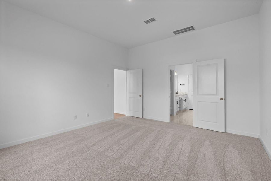 Spacious, unfurnished interior of a new home in Sienna 45', 50', Missouri City (Image 29). Spacious, unfurnished interior of a new home in Sienna 45', 50', Missouri City (Image 29).