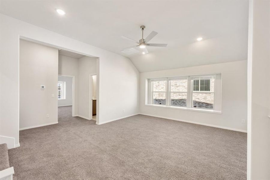 Spacious, unfurnished interior of a new home in Sonoma Verde, McLendon-Chisholm (Image 29).