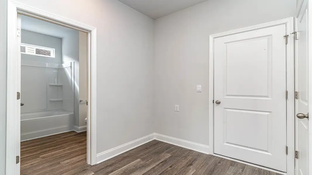 Spacious, unfurnished interior of a new home in Lake Tide Summit, Chapin (Image 18). Spacious, unfurnished interior of a new home in Lake Tide Summit, Chapin (Image 18).