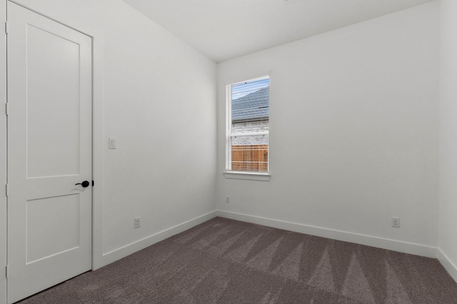 Spacious, unfurnished interior of a new home in Blue Heron, Mont Belvieu (Image 22).