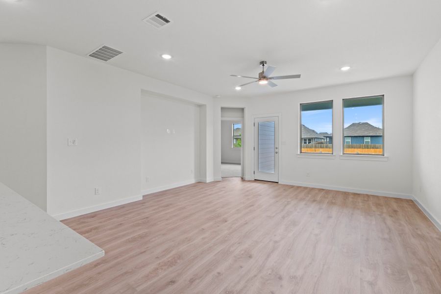 Spacious, unfurnished interior of a new home in Prairie Winds, Hutto (Image 23).